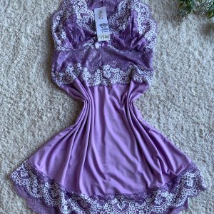 Lingerie lilás com detalhes de renda (T: P-S)