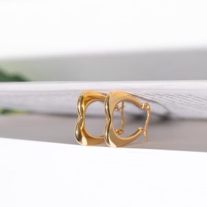 Brinco de argola geométrico