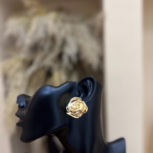 Brinco de pressão em forma de rosa