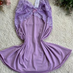 Pijama ou baby doll Malú Confort (lilás com detalhes em renda branca) T: G/L